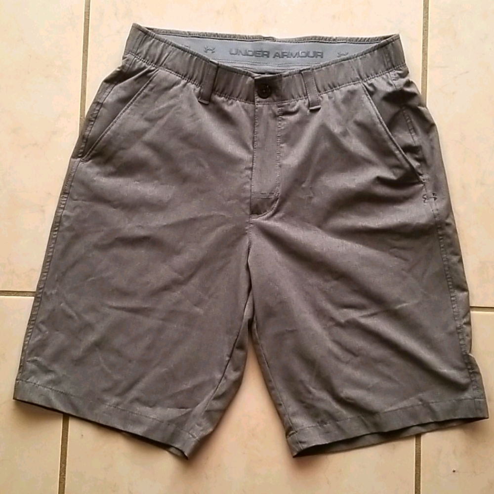 Under Armour golf Heat Gear shorts size 32